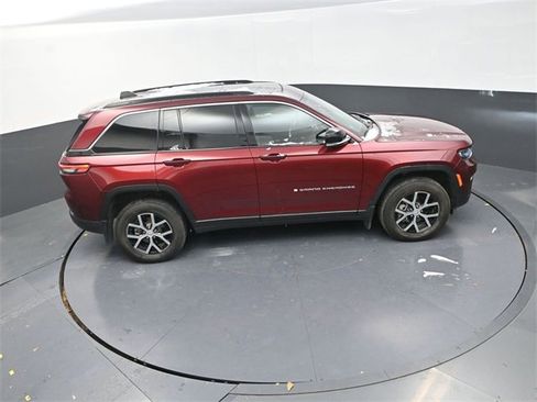 Used 2025 Jeep Grand Cherokee Limited w/ MOPAR Finishing Package image 26