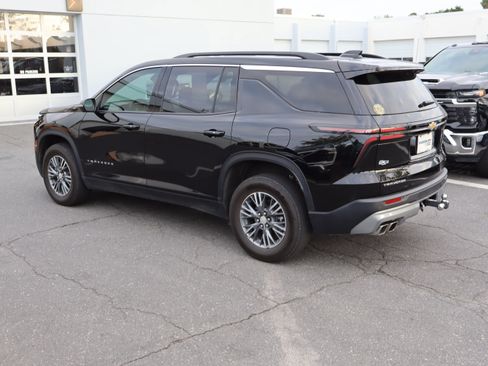 Used 2024 Chevrolet Traverse LT w/ Trailering Package FWD image 8