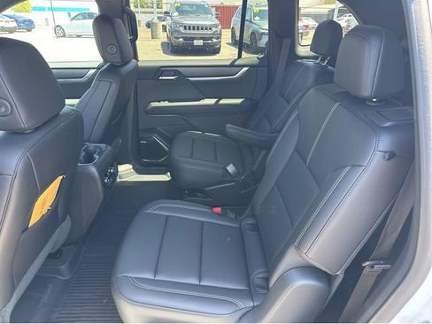New 2025 GMC Acadia Elevation w/ Elevation Premium Package AWD/4WD image 18