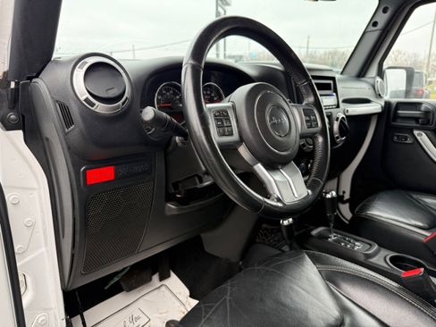 Used 2015 Jeep Wrangler Unlimited Rubicon AWD/4WD image 16
