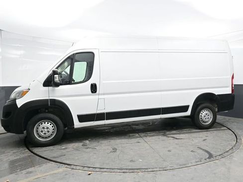 Used 2025 RAM ProMaster 2500 w/ Convenience Group FWD image 2