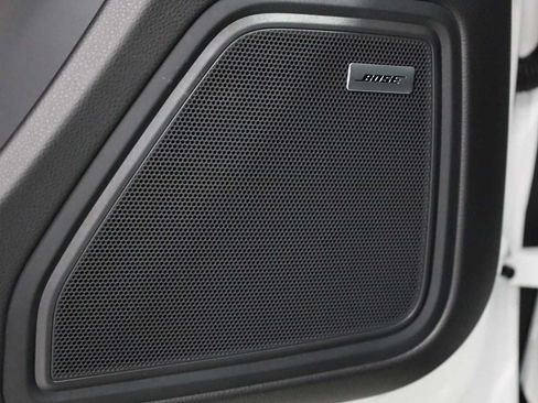 Certified 2026 Porsche Macan AWD/4WD image 17