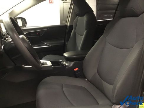 Used 2019 Toyota RAV4 LE image 25