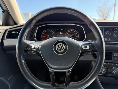 Used 2019 Volkswagen Jetta SE w/ Cold Weather Package image 9