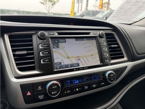 Used 2017 Toyota Highlander SE FWD image 56