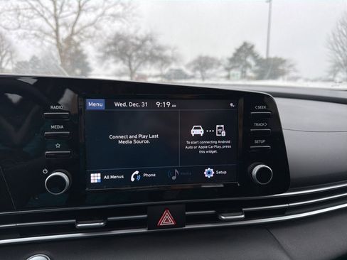 Used 2021 Hyundai Elantra SEL w/ Convenience + Premium Package image 18