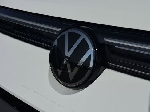 New 2026 Volkswagen Taos SE FWD image 30