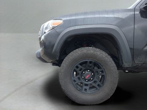 Used 2022 Toyota Tacoma TRD Off-Road image 14