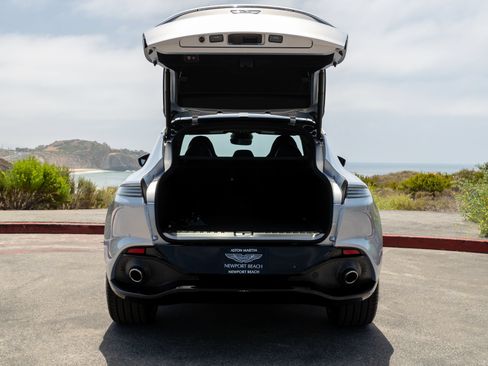 Used 2021 Aston Martin DBX AWD/4WD image 7