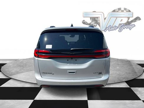 Used 2026 Chrysler Pacifica Limited w/ S Appearance Package AWD/4WD image 3