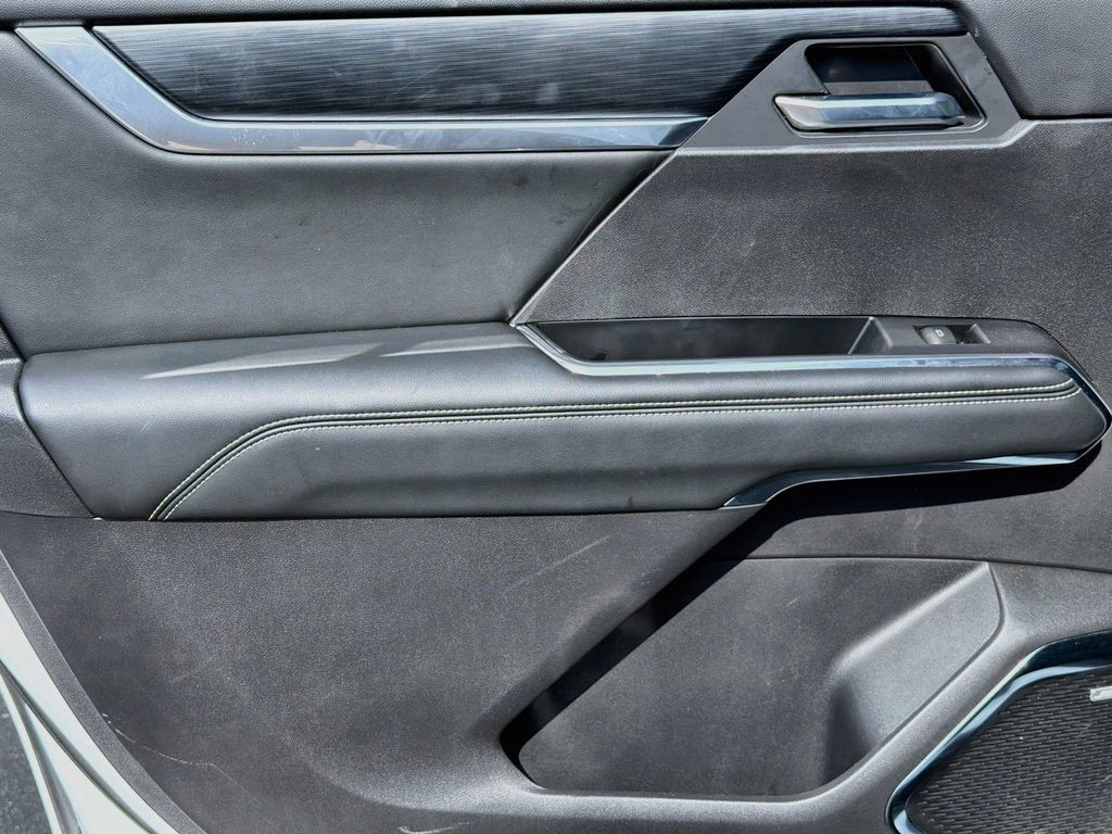 Used 2025 GMC Acadia Elevation FWD image 36