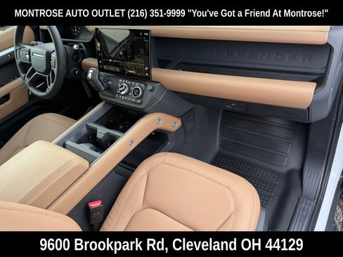 New 2026 Land Rover Defender 130 X-Dynamic SE image 18