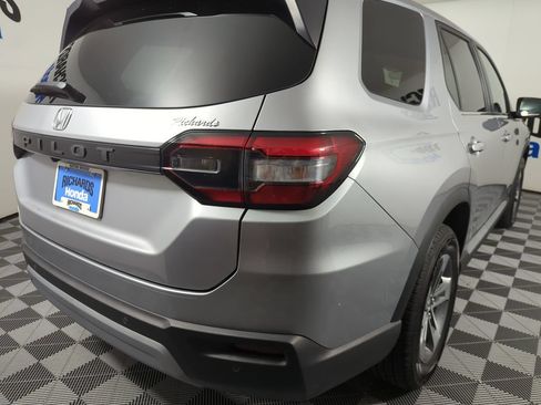 Certified 2025 Honda Pilot EX-L image 6