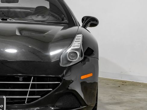 Used 2015 Ferrari California T RWD image 46