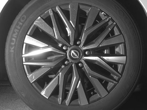Used 2025 Nissan Altima 2.5 SV FWD image 13