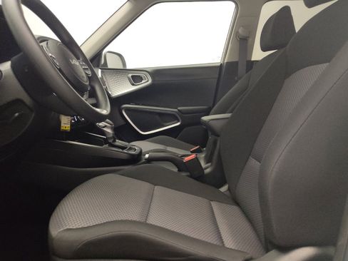 Used 2025 Kia Soul LX w/ LX Technology Package image 17