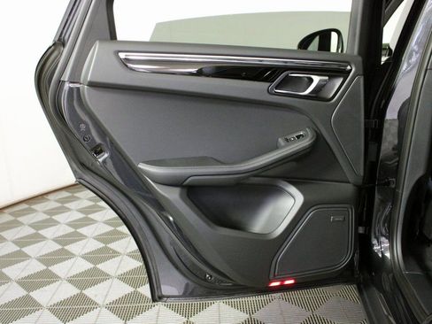 Certified 2026 Porsche Macan image 33