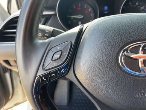 Used 2019 Toyota C-HR XLE FWD image 25