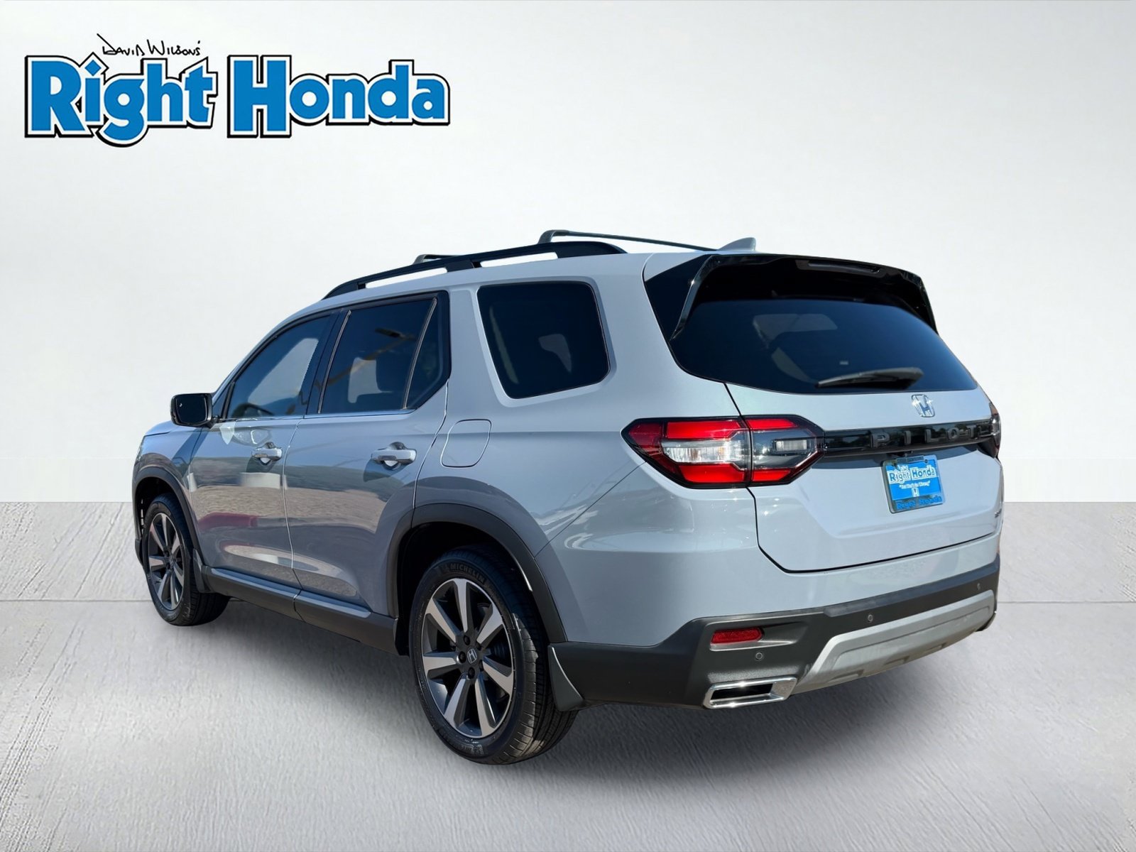 Used 2024 Honda Pilot Touring image 4