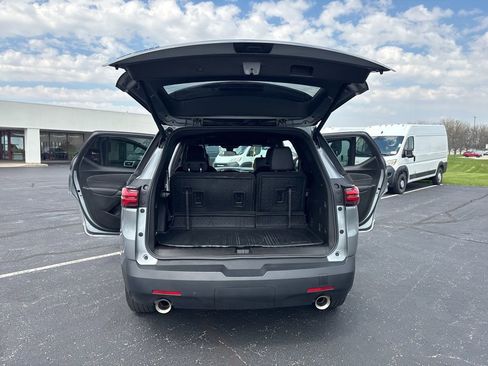 Used 2023 Chevrolet Traverse LT w/ Midnight/Sport Edition FWD image 16