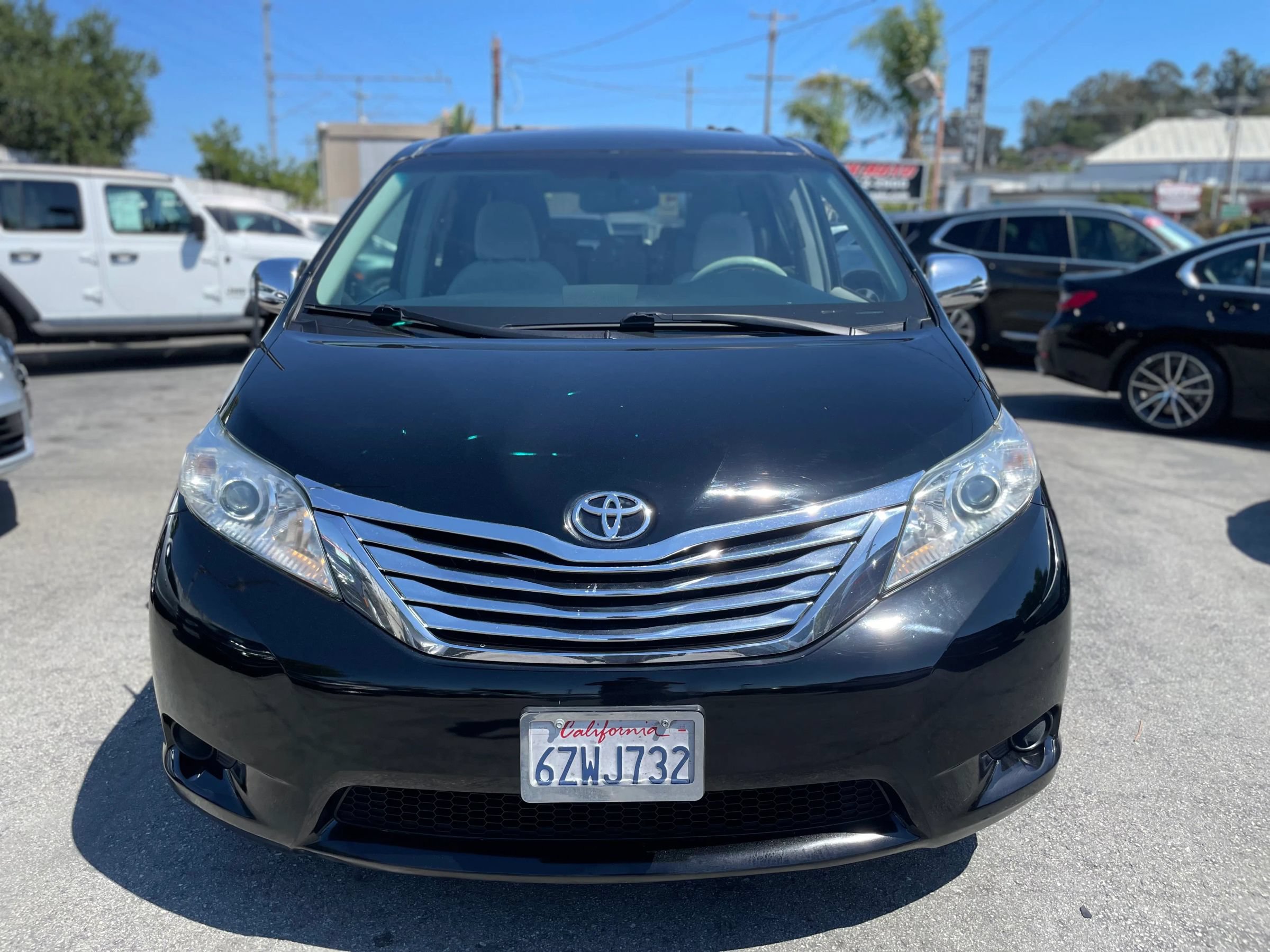 Used 2013 Toyota Sienna LE FWD image 2