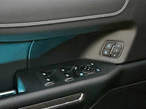 Used 2024 Ford Expedition XLT image 9