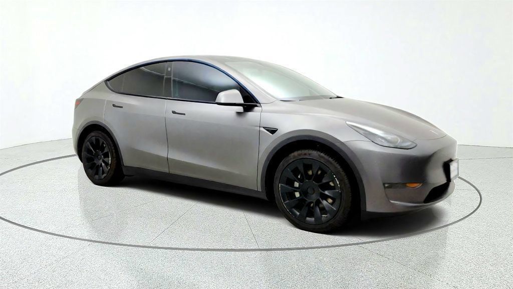 Used 2022 Tesla Model Y Long Range AWD/4WD image 3
