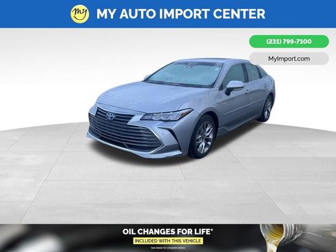 Used 2021 Toyota Avalon XLE w/ Moonroof Package image 3