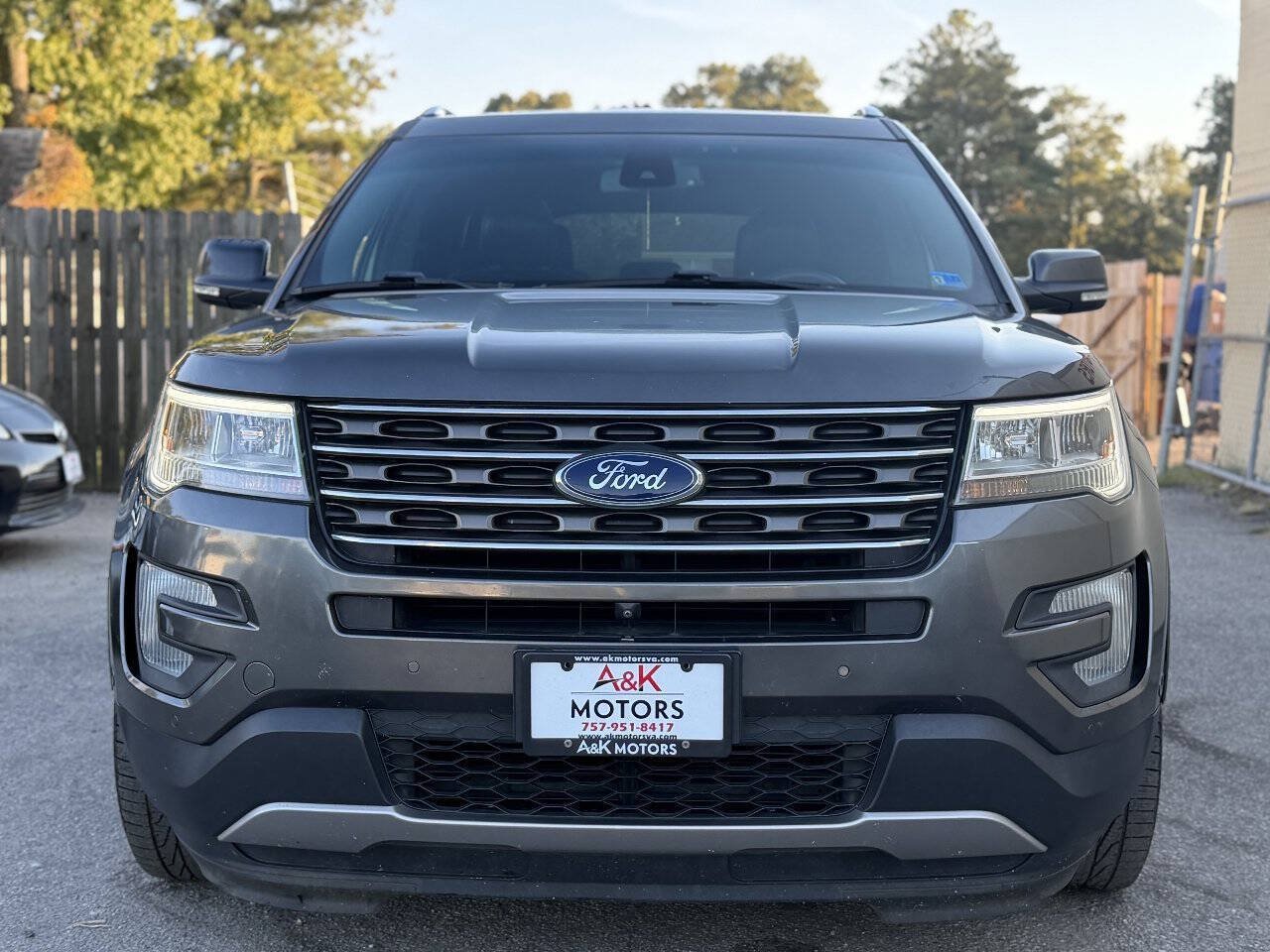 Used 2017 Ford Explorer Limited w/ Equipment Group 301A AWD/4WD image 3