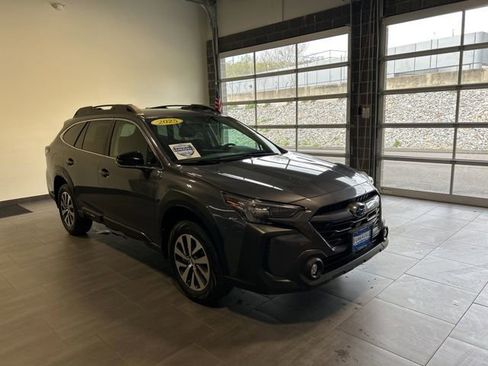 Used 2025 Subaru Outback Premium AWD/4WD image 4