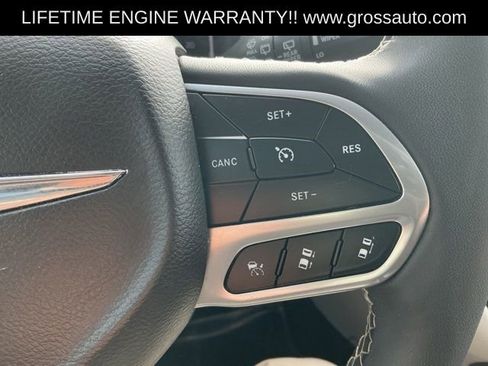 Used 2024 Chrysler Pacifica Touring-L FWD image 15