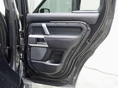 Used 2021 Land Rover Defender 110 X-Dynamic HSE AWD/4WD image 37