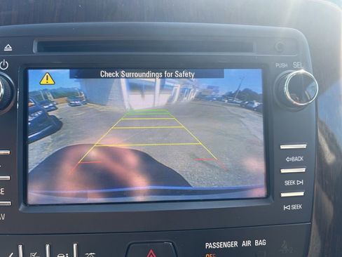 Used 2017 Chevrolet Traverse LT image 16