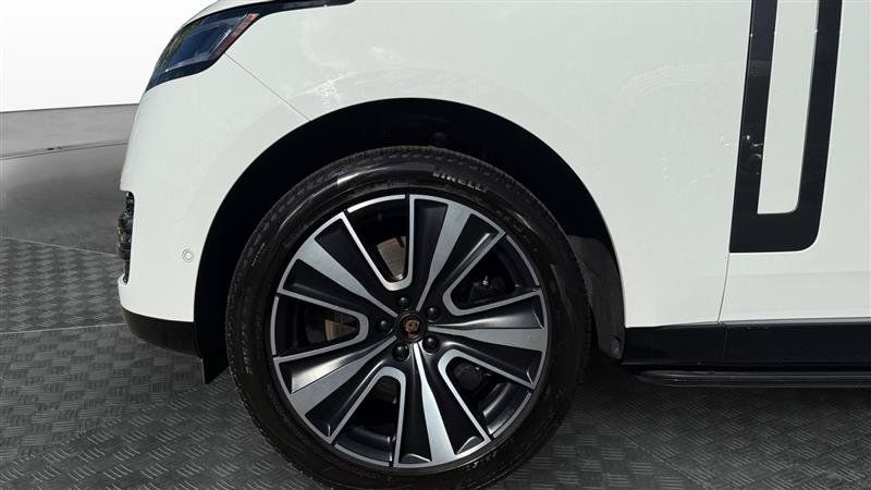 Used 2024 Land Rover Range Rover SE AWD/4WD image 9