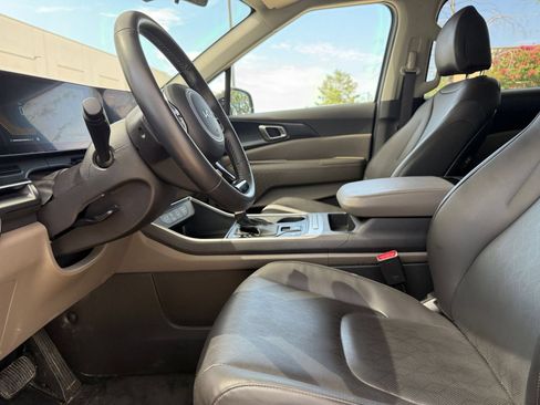 Used 2026 Kia Carnival FWD image 29