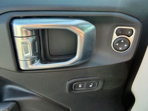 Used 2021 Jeep Wrangler Unlimited Sport image 15