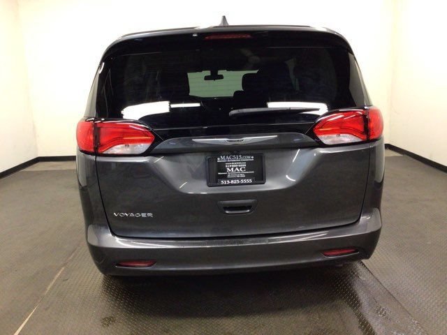 Used 2022 Chrysler Voyager LX FWD image 5
