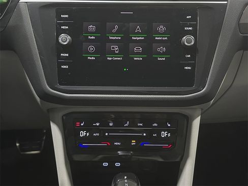 Used 2024 Volkswagen Tiguan SE R-Line image 20