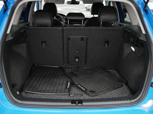 Certified 2025 Volkswagen Taos SE AWD/4WD image 18