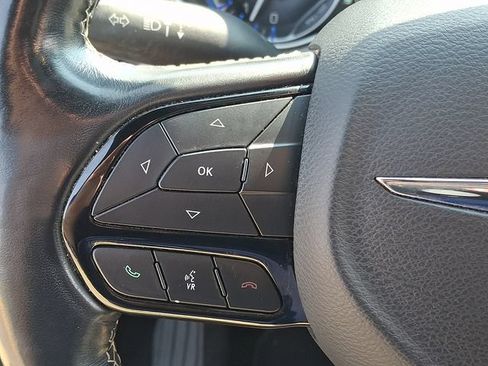 Used 2020 Chrysler Pacifica Touring-L Plus FWD image 24
