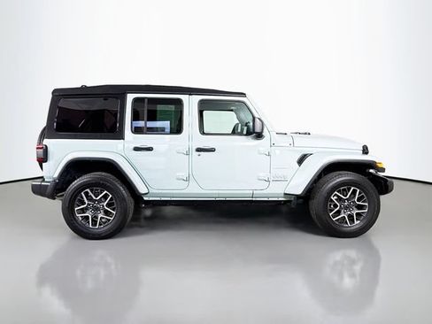 Used 2024 Jeep Wrangler Unlimited Sahara AWD/4WD image 8