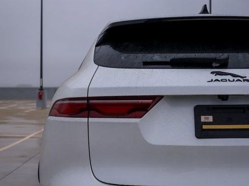 New 2025 Jaguar F-PACE R-Dynamic S image 6