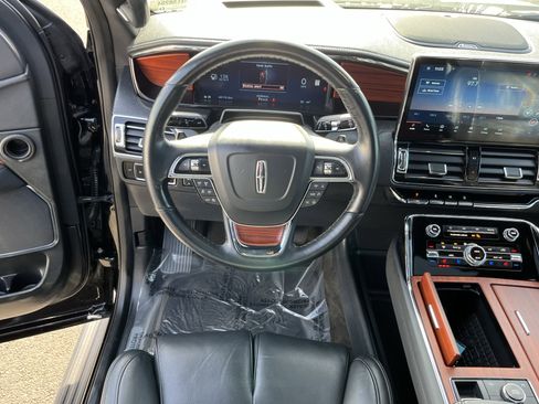 Used 2024 Lincoln Navigator Reserve image 12