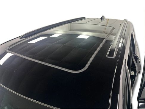 Used 2022 Jeep Grand Cherokee L Limited w/ Luxury Tech Group II image 13