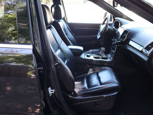 Used 2020 Jeep Grand Cherokee Limited AWD/4WD image 22