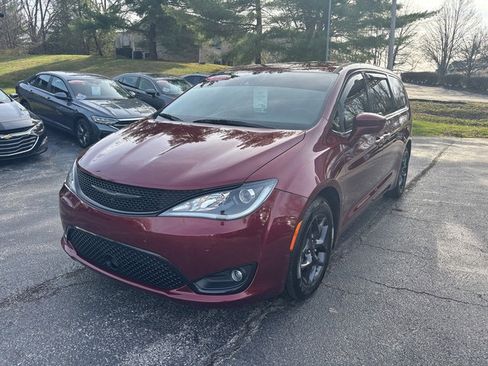 Used 2020 Chrysler Pacifica Touring w/ Advanced Safetytec Group image 2