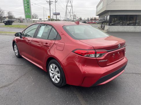 Used 2021 Toyota Corolla LE image 3