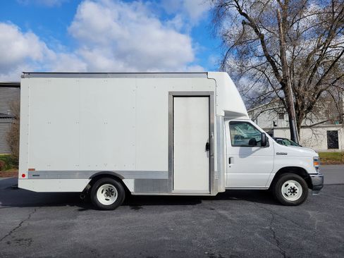 Used 2021 Ford E-350 and Econoline 350 Super Duty w/ Power Windows & Locks Group image 7
