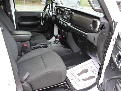 Used 2018 Jeep Wrangler Unlimited Sport S image 13