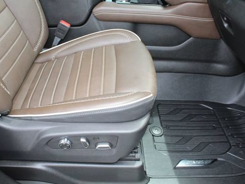Used 2025 GMC Yukon Denali Ultimate w/ LPO, Floor Liner Package AWD/4WD image 18